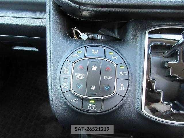 Toyota NOAH 2018-11 279501-7