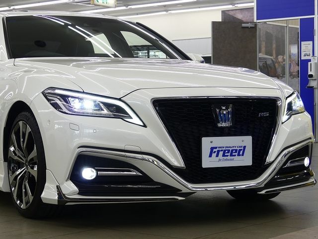 Toyota CROWN SEDAN 2018-10 195007-8