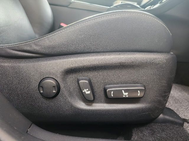 Lexus CT 2011-10 16147-23