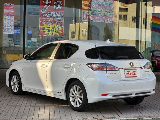 Lexus CT 2011-10 16147-8