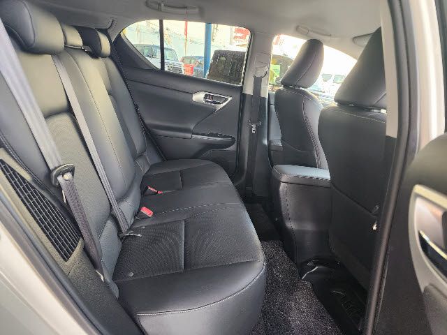 Lexus CT 2011-10 16147-12