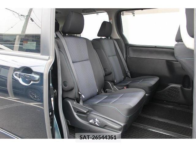 Toyota VOXY 2014-02 225142-15