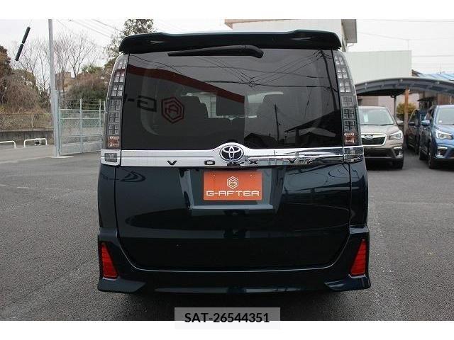 Toyota VOXY 2014-02 225142-9
