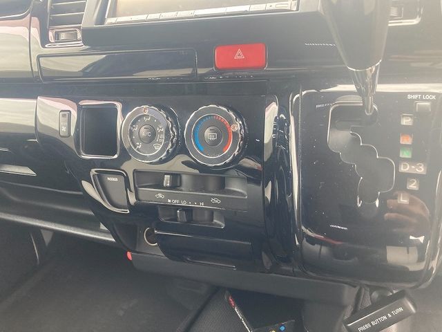 Toyota HIACE VAN 2009-12 186195-6