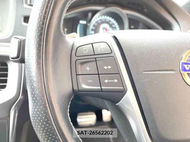 Volvo V40 2015-01 231465-6