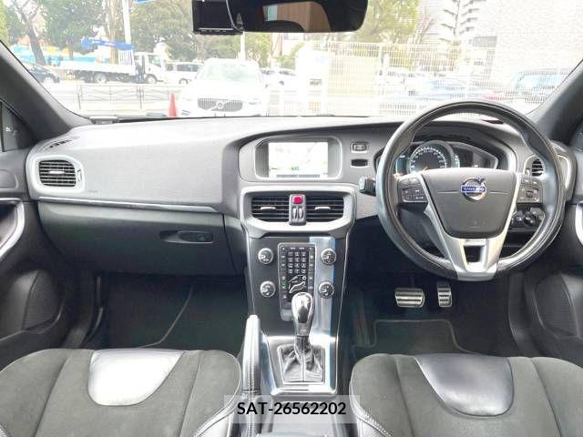 Volvo V40 2015-01 231465-1