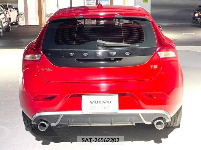 Volvo V40 2015-01 231465-15