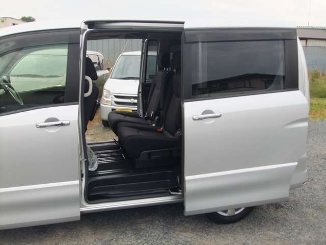 Nissan SERENA 2012-11 16682-11