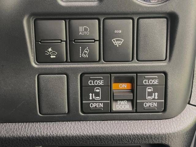 Toyota NOAH 2018-10 28313-6