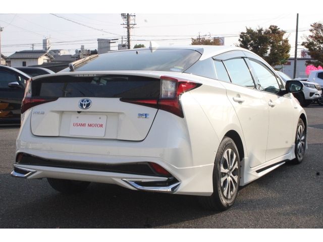 Toyota PRIUS 2019-02 14621-1