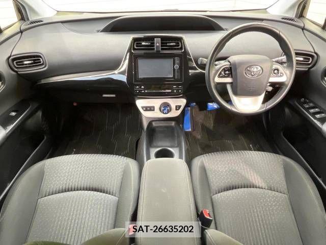Toyota PRIUS 2017-01 331119-1
