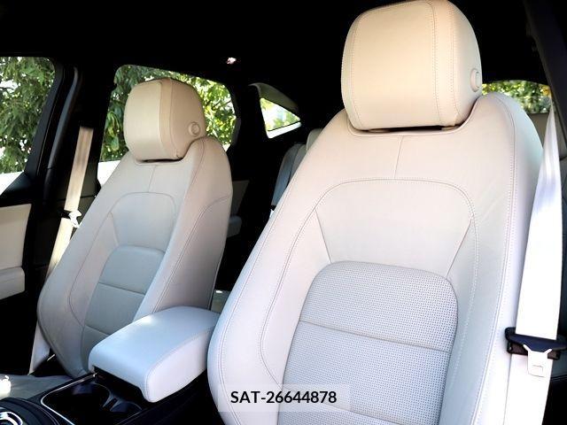 Jaguar E-PACE 2019-12 225524-26