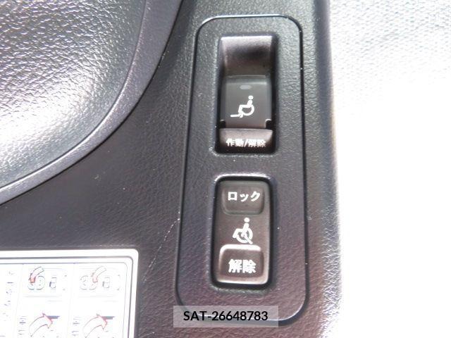 Toyota NOAH 2019-02 321588-5
