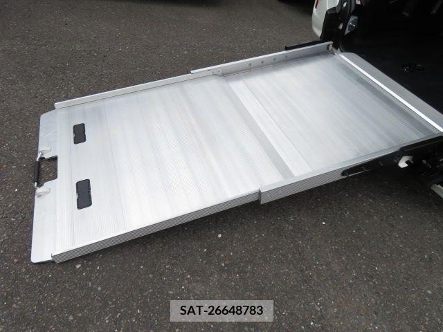 Toyota NOAH 2019-02 321588-0