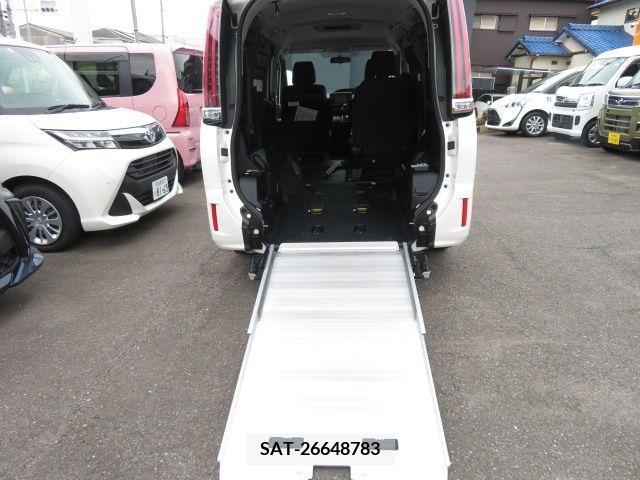 Toyota NOAH 2019-02 321588-1