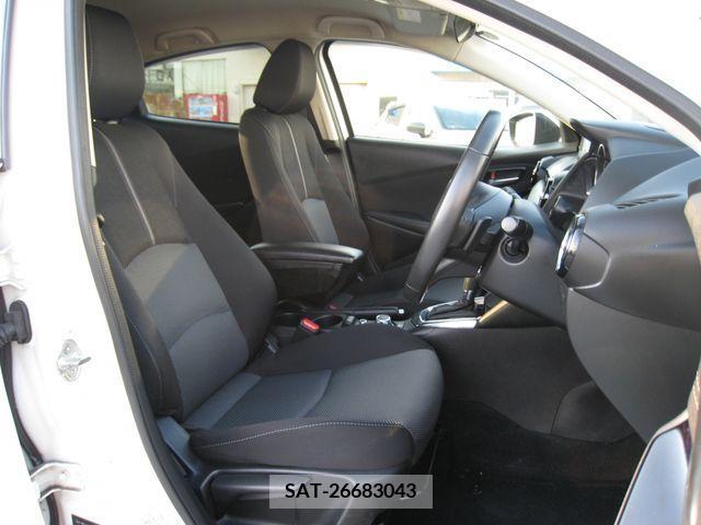 Mazda DEMIO 2018-01 359396-1