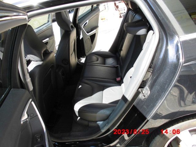 Volvo V60 2012-12 11391-11