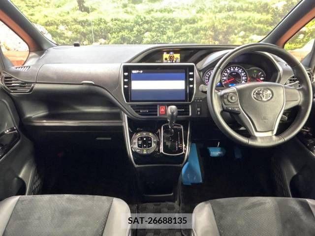 Toyota VOXY 2021-05 321683-1