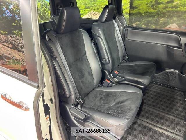 Toyota VOXY 2021-05 321683-8