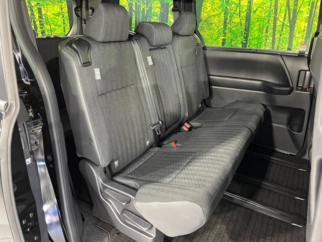 Toyota NOAH 2023-07 181278-9