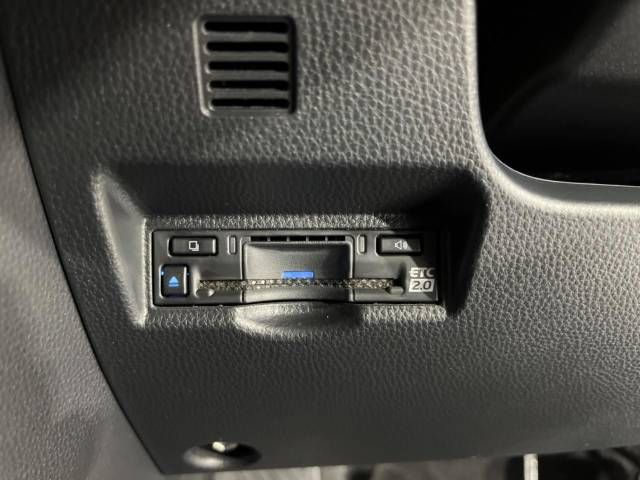 Toyota NOAH 2023-07 181278-6