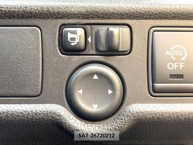 Nissan NOTE 2013-09 302318-7