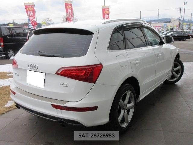 Audi Q5 2010-02 200768-1