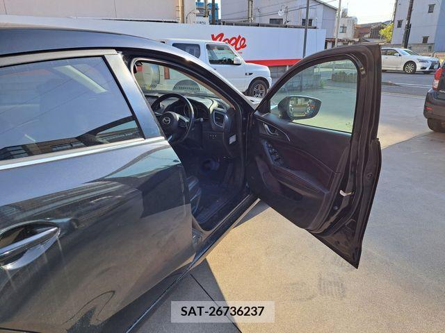 Mazda AXELA HYBRID 2016-07 235506-3