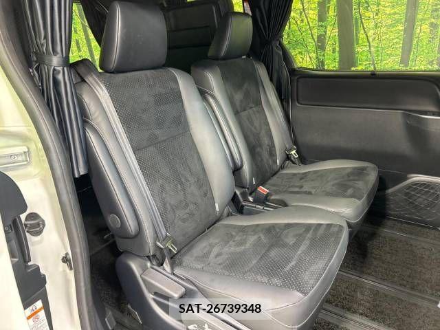 Toyota VOXY 2021-07 332572-8