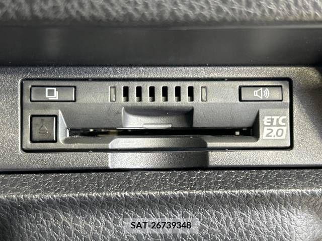 Toyota VOXY 2021-07 332572-6