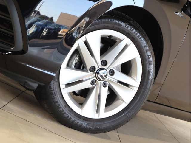 VolksWagen GOLF 2021-08 21174-26