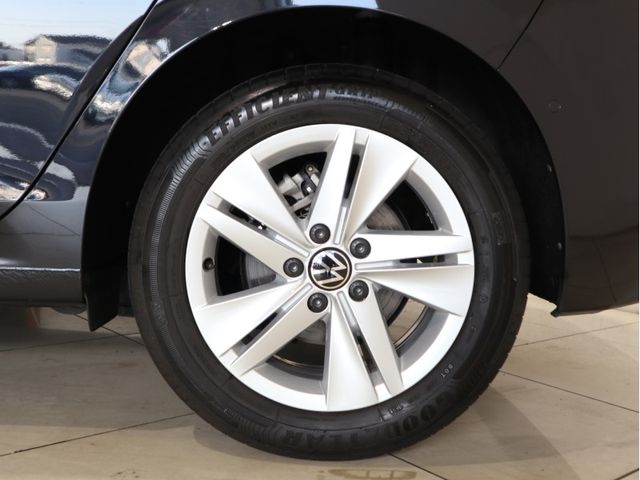 VolksWagen GOLF 2021-08 21174-27