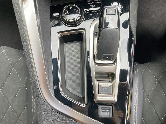 Peugeot 3008 2019-04 13528-11