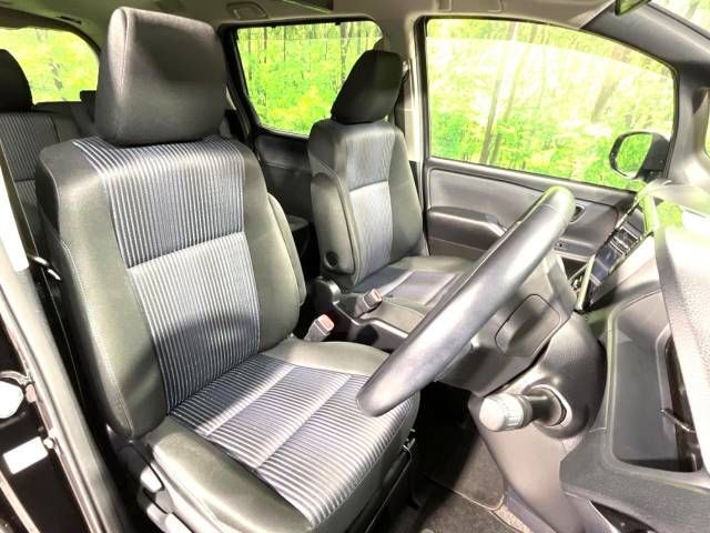 Toyota VOXY 2017-01 188832-8