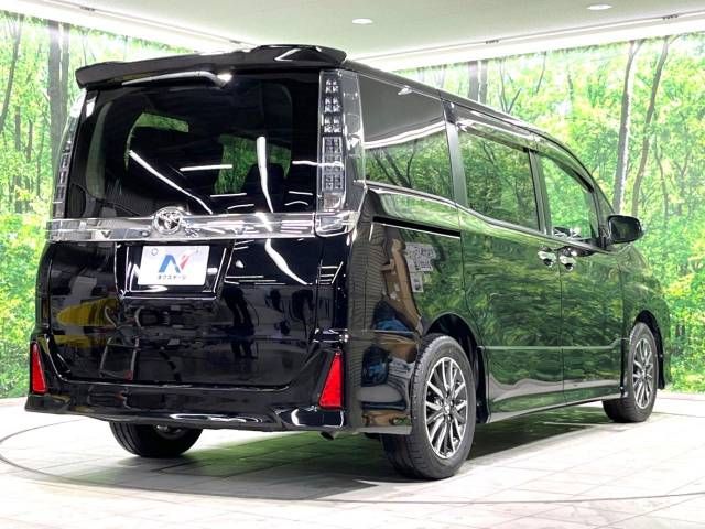 Toyota VOXY 2017-01 188832-17