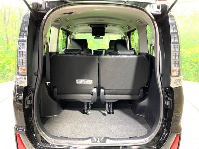 Toyota VOXY 2017-01 188832-11