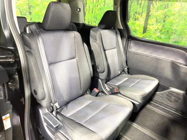 Toyota VOXY 2017-01 188832-9