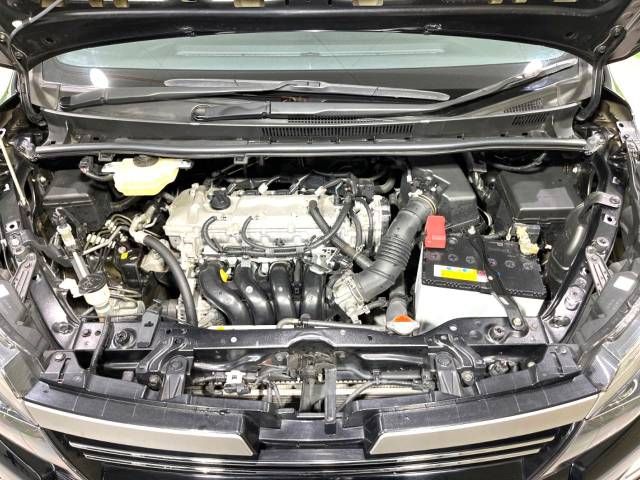 Toyota VOXY 2017-01 188832-18