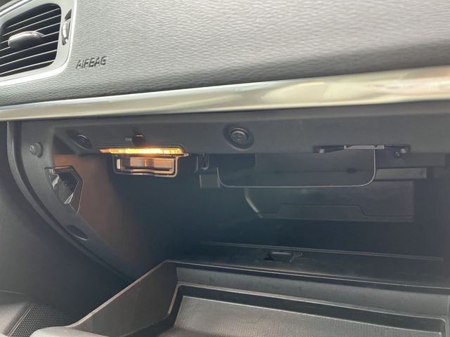 Volvo V40 2017-06 7593-14
