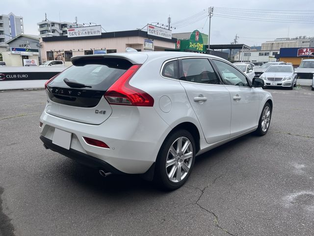 Volvo V40 2017-06 7593-4