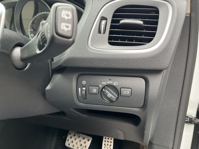 Volvo V40 2017-06 7593-12