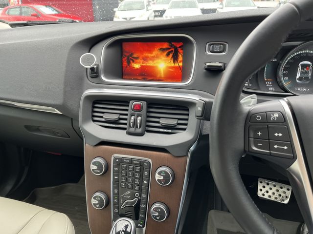 Volvo V40 2017-06 7593-22