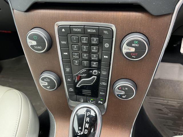Volvo V40 2017-06 7593-10