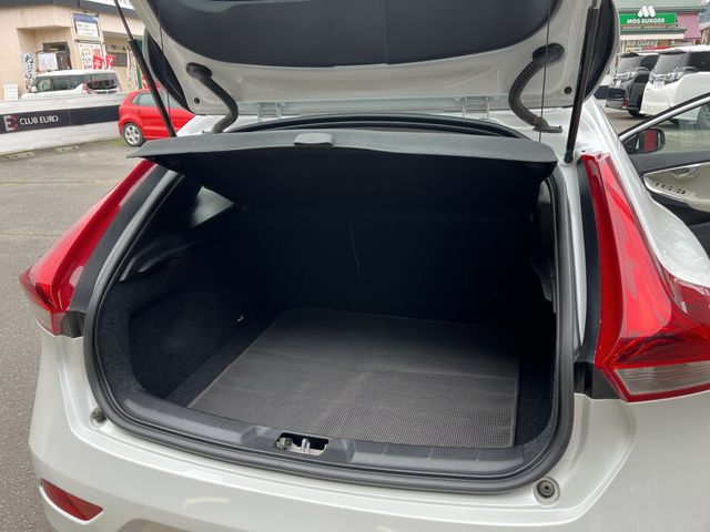 Volvo V40 2017-06 7593-24