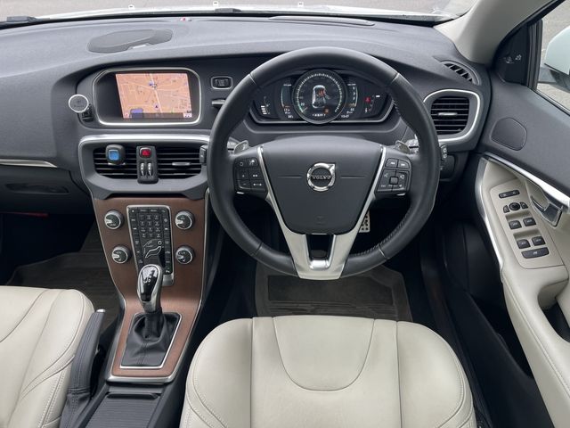 Volvo V40 2017-06 7593-1