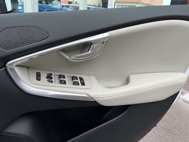 Volvo V40 2017-06 7593-13