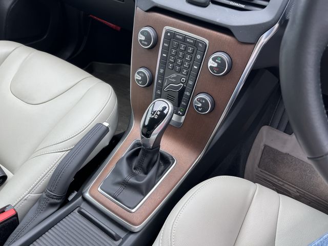 Volvo V40 2017-06 7593-9