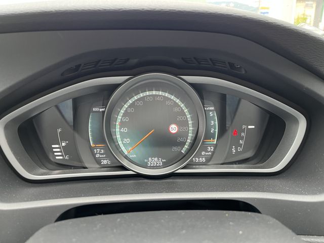 Volvo V40 2017-06 7593-23