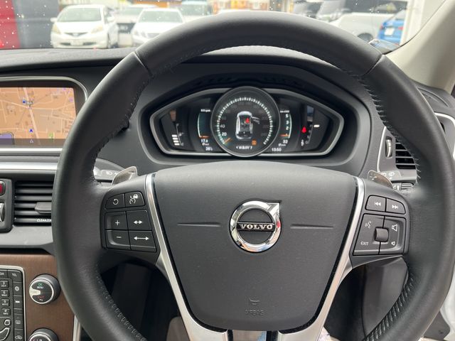 Volvo V40 2017-06 7593-11