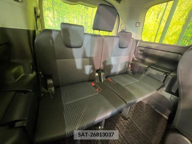 Toyota VOXY 2015-11 289175-7